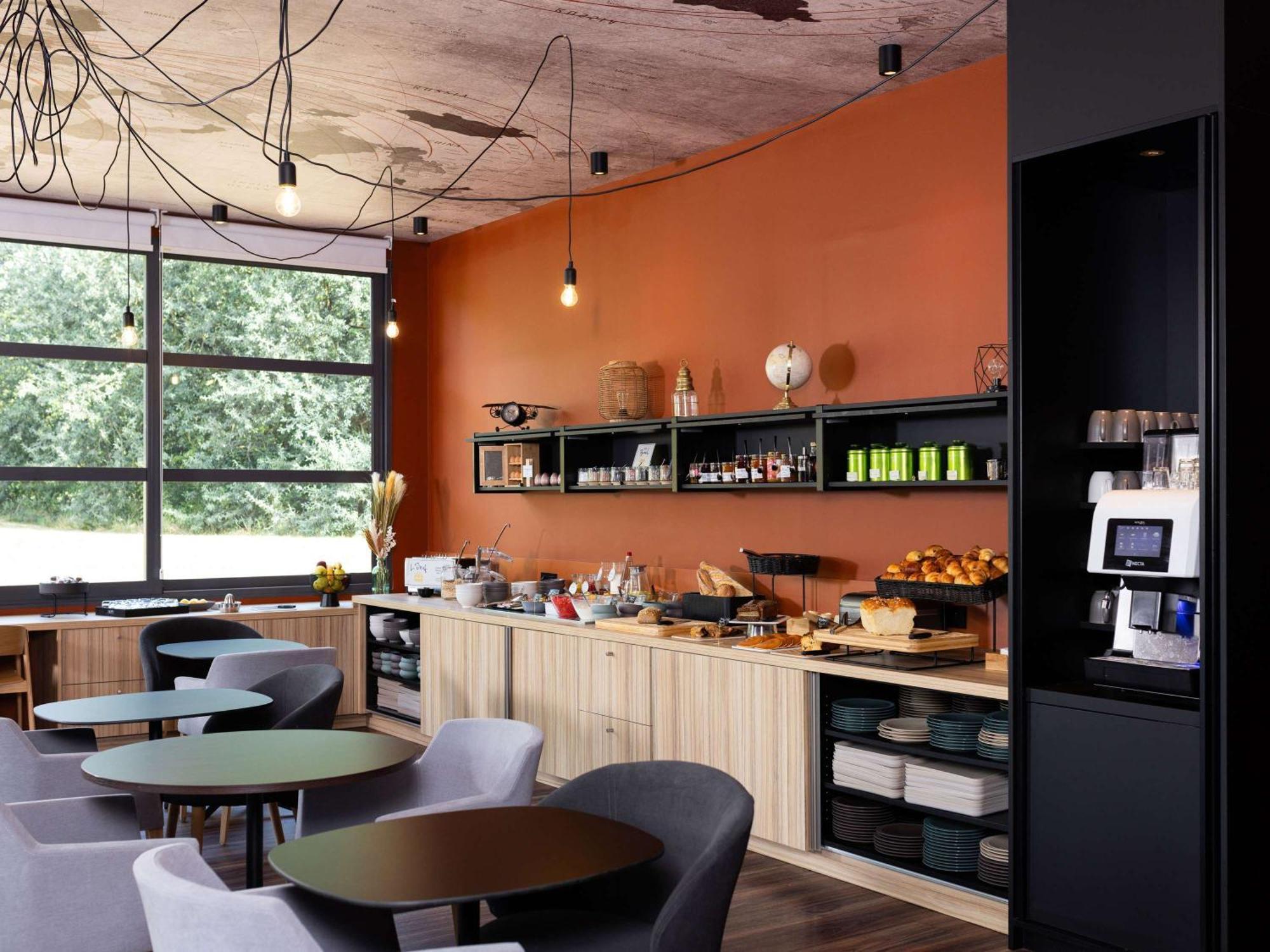 Отель Ibis Styles Lille Aeroport Экстерьер фото