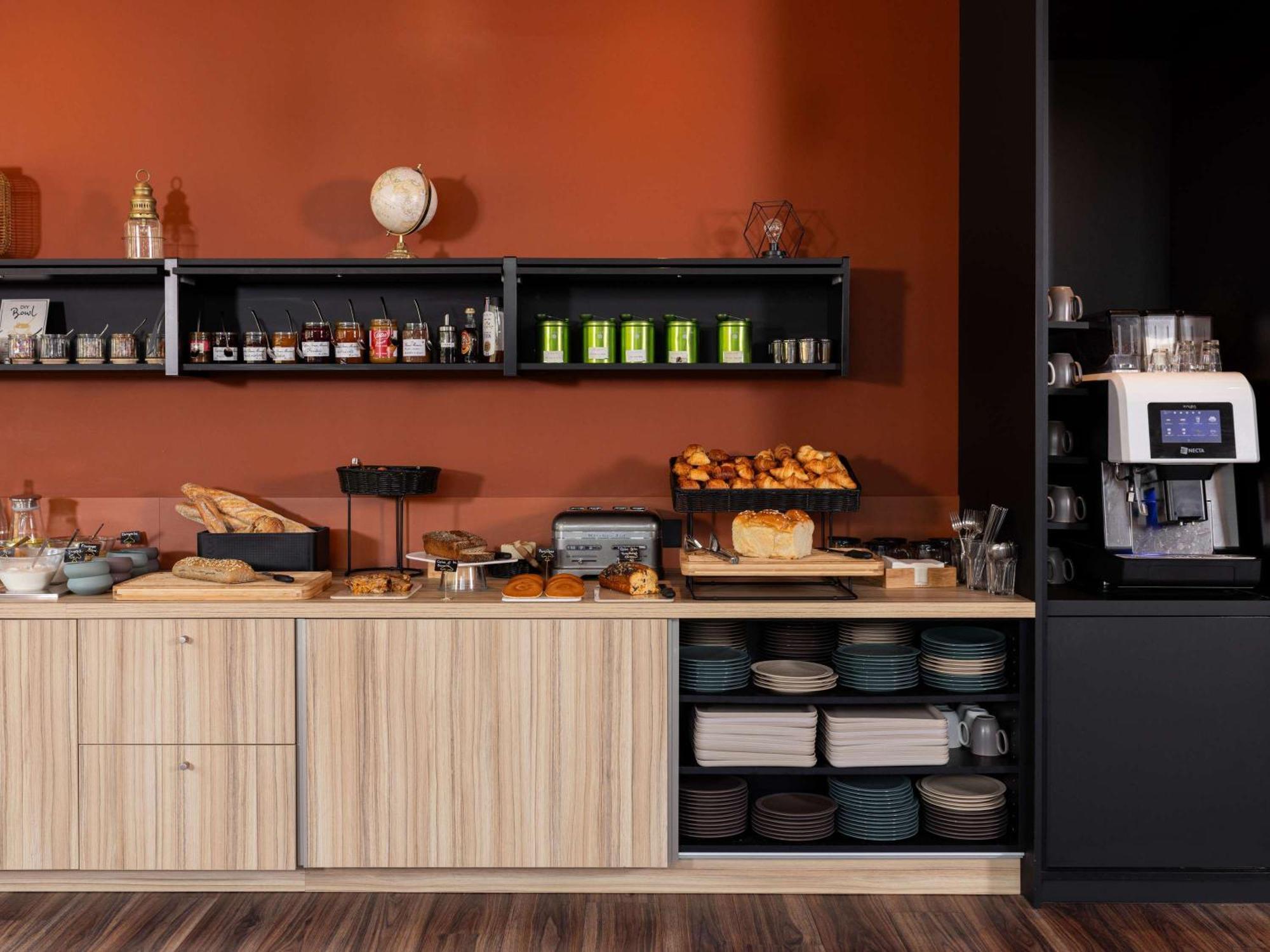Отель Ibis Styles Lille Aeroport Экстерьер фото