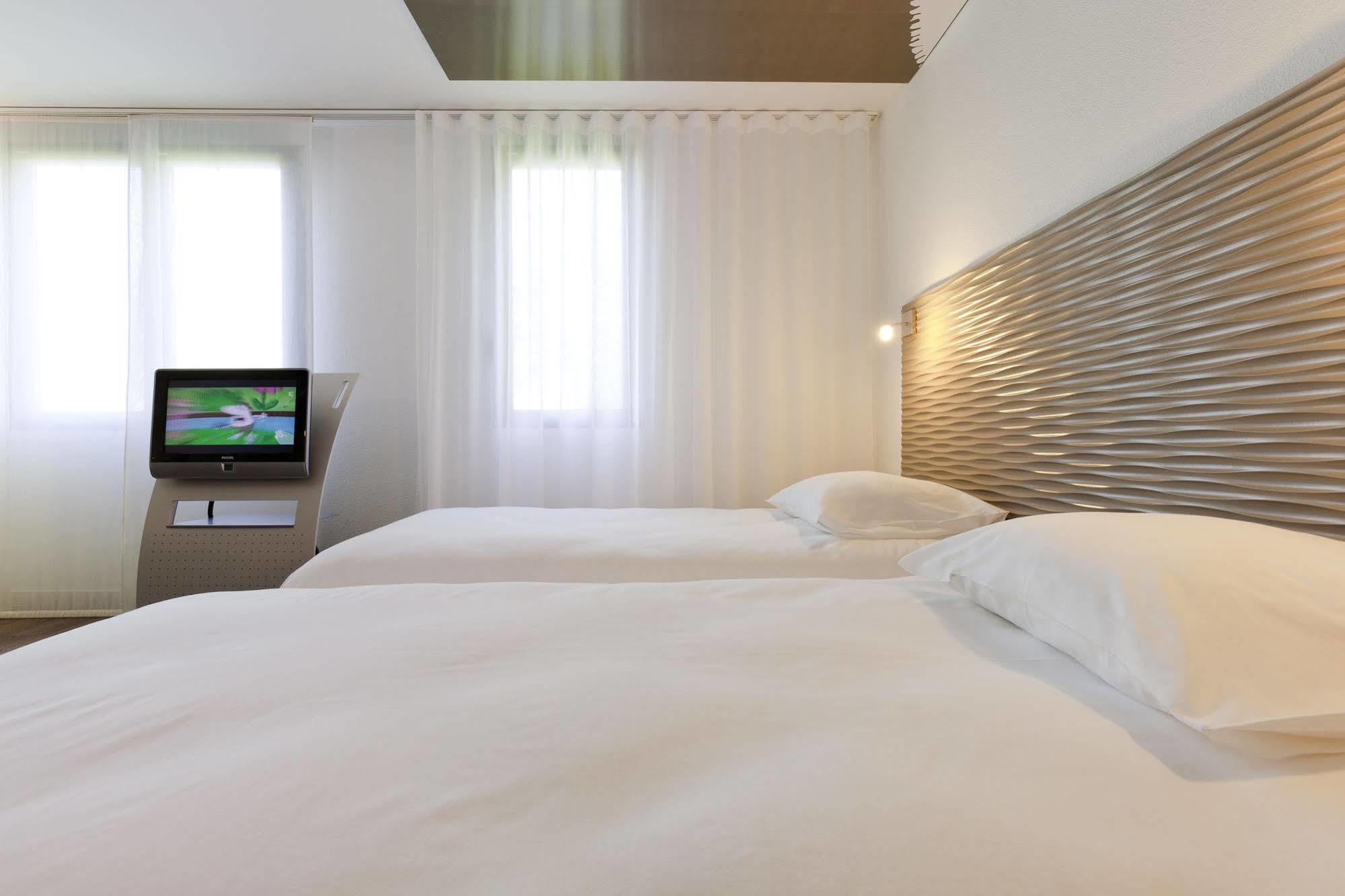 Отель Ibis Styles Lille Aeroport Экстерьер фото